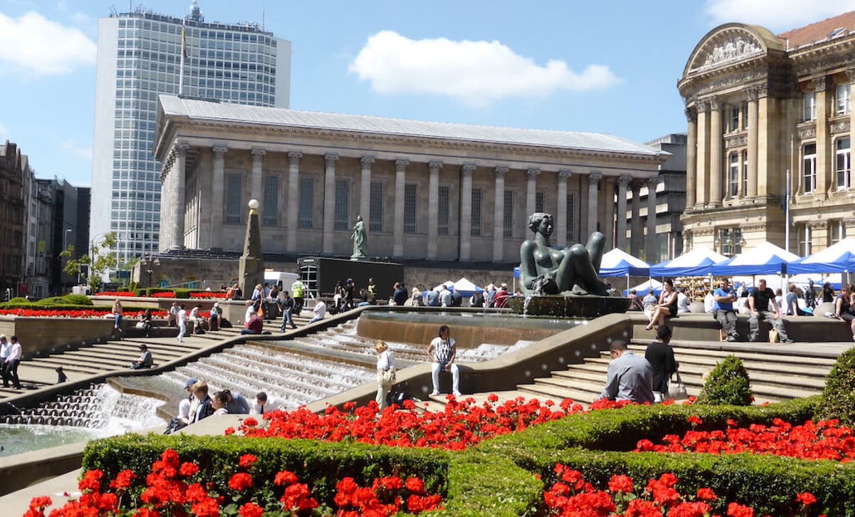 Why Coach Hire in Birmingham Is the Best Option for Group Travel