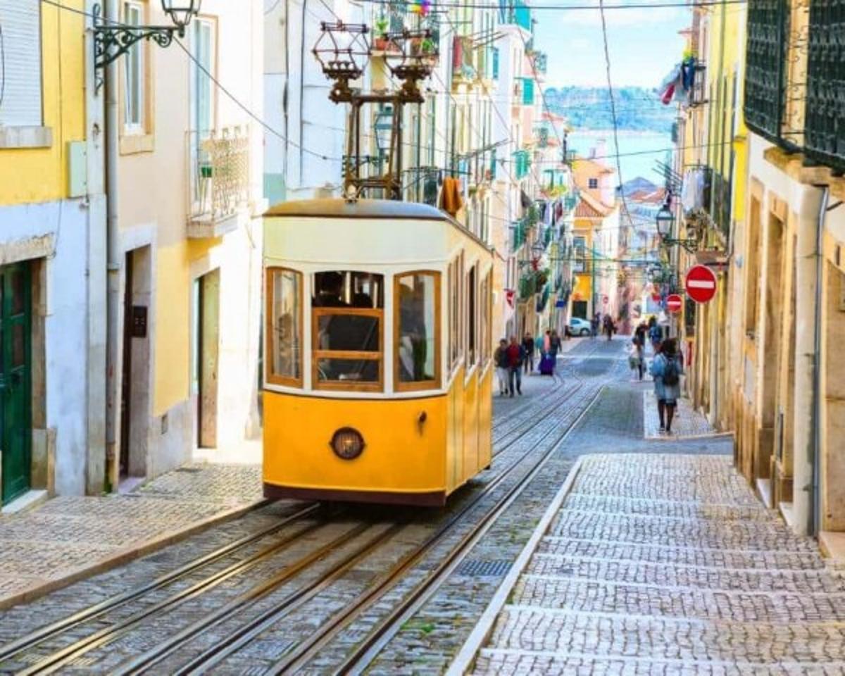 PORTUGAL CRACKS DOWN ON SHORT-TERM TOURIST RENTALS