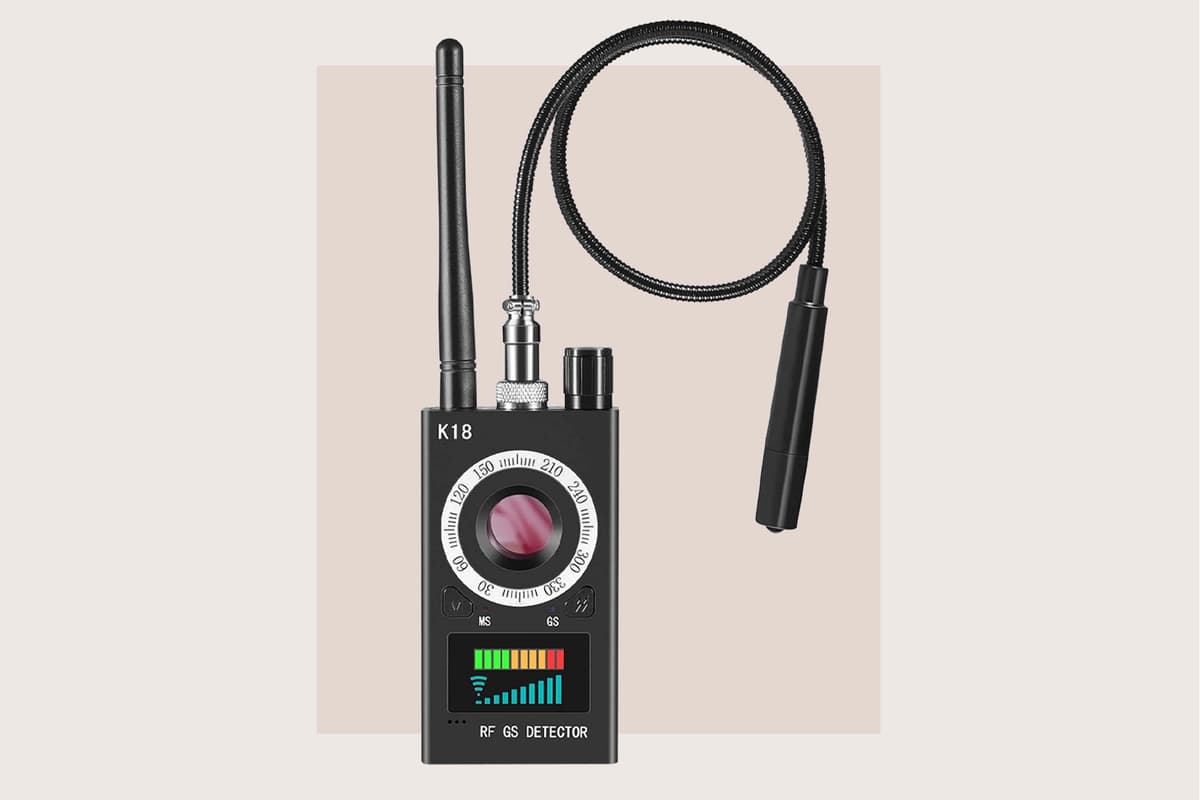 A Former FBI Agent Shares the 1 Safety Gadget You Should Never Travel Solo Without—And It's on Sale