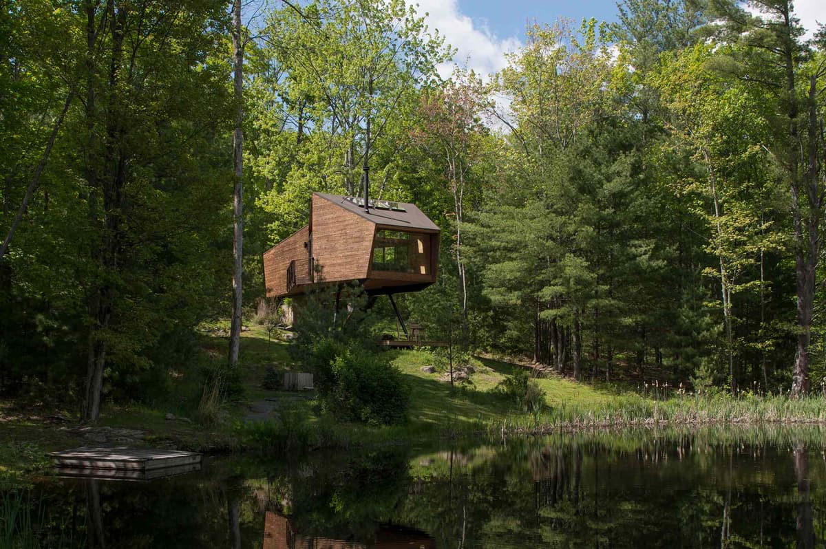 The Most Wish-Listed Airbnb in New York Is a Gorgeous Tree House With Peaceful Mountain Views—And It's Just 2 Hours...