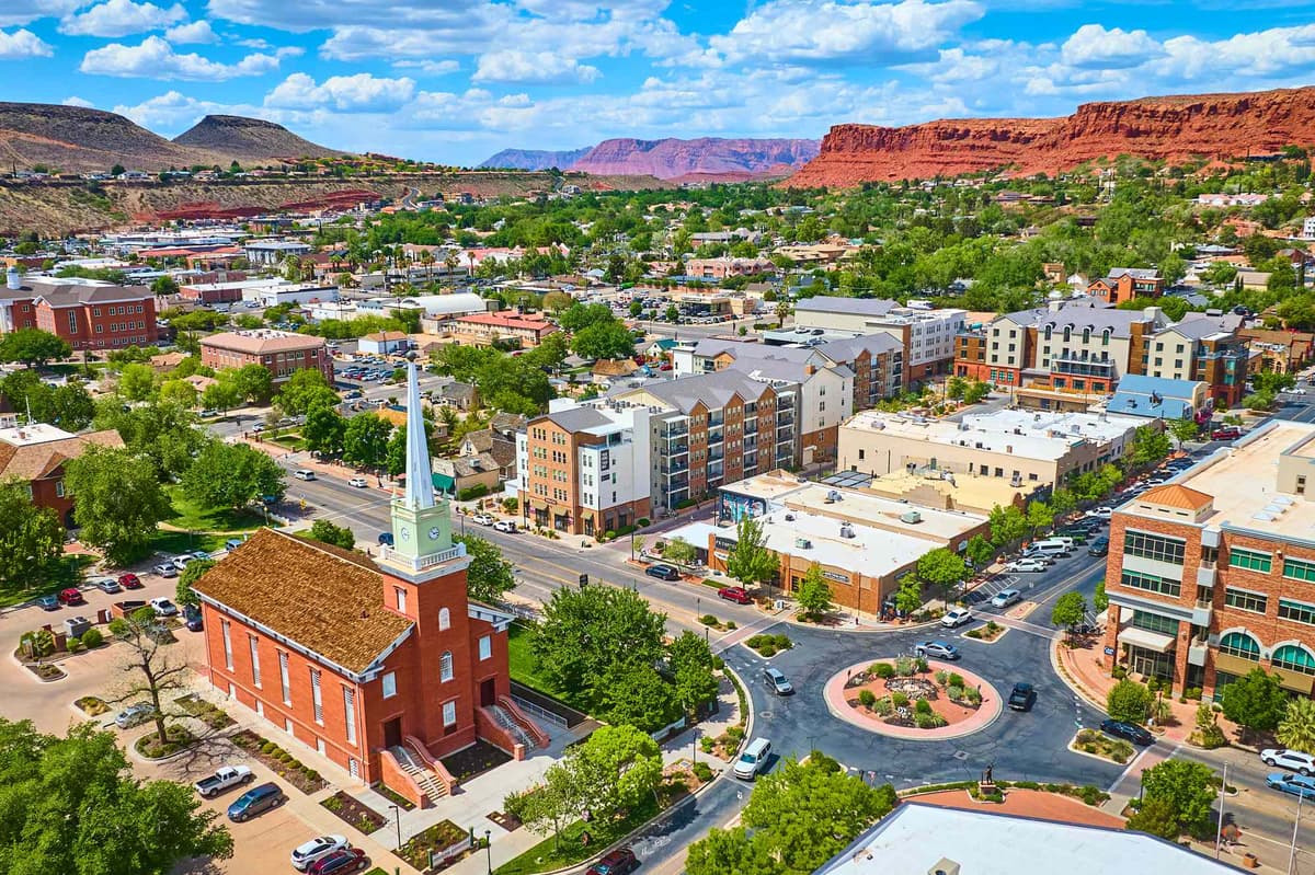 This Utah Destination Has 14 Golf Courses, Incredible Stargazing, and Easy Access to 2 Iconic National Parks