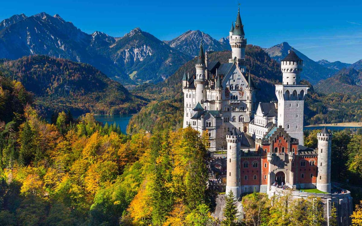 25 Enchanting Facts About Germany’s Neuschwanstein Castle
