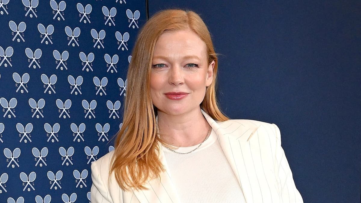 Casting News: Sarah Snook Leads The Birds Remake, More Baywatch Alums Join Fox's Reboot, And More