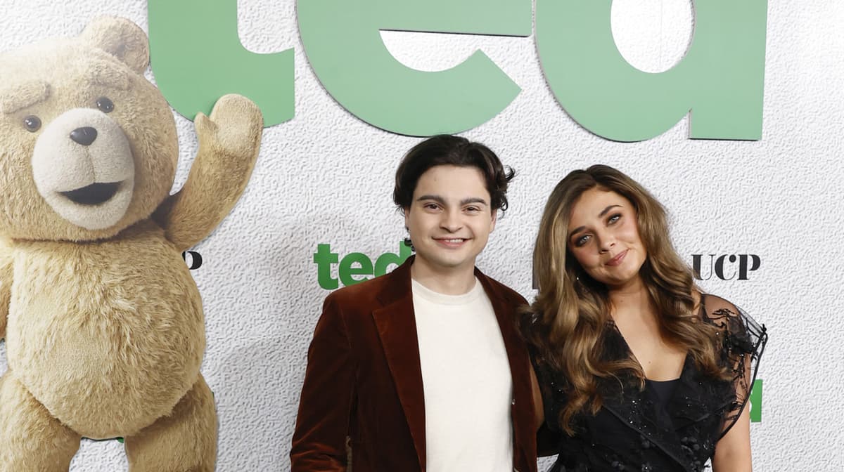 Every Orville Character Played By The Cast Of Seth MacFarlane's Ted