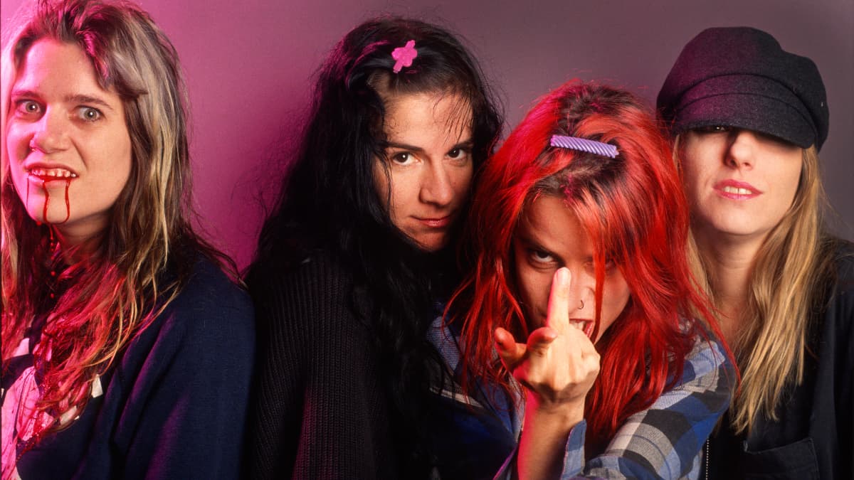 26 Years Ago, L7 Raffled a One-Night Stand With Drummer Dee Plakas: ‘Rock and Roll Is Prostitution’