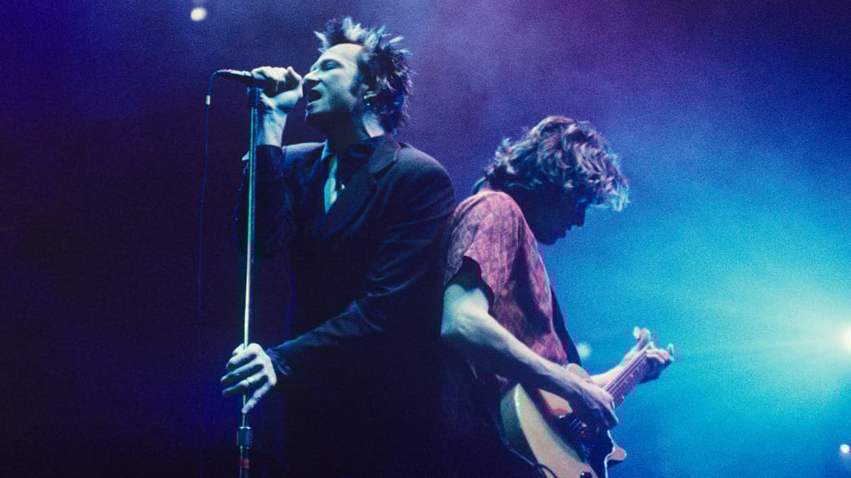30 Years Ago, a Grammy-Winning Grunge Band Quit Touring at the Height of Their Fame Due to Singer’s Ongoing Struggles