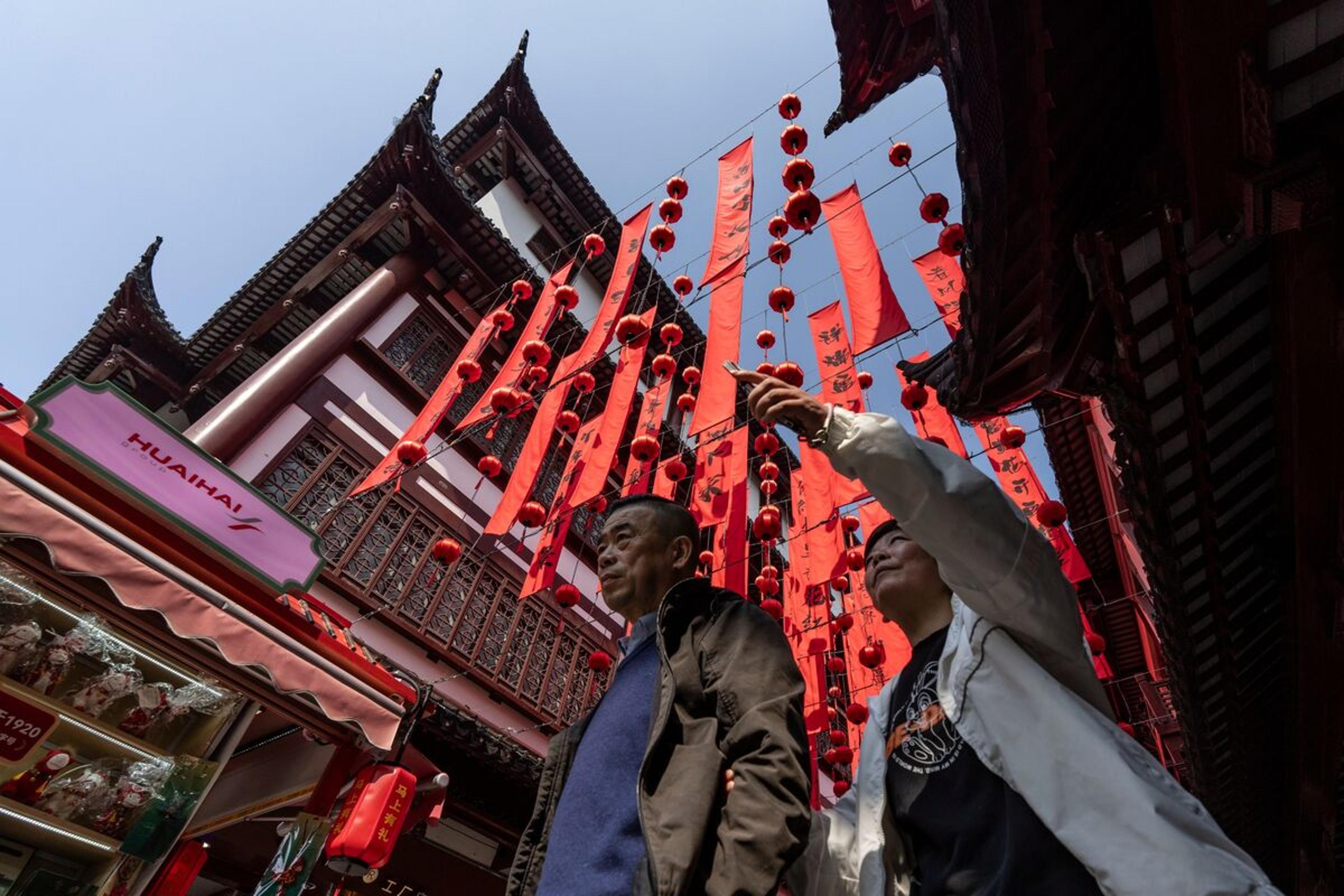 Asia Stocks Seen Muted on Holiday Trade, Oil Gains: Markets Wrap