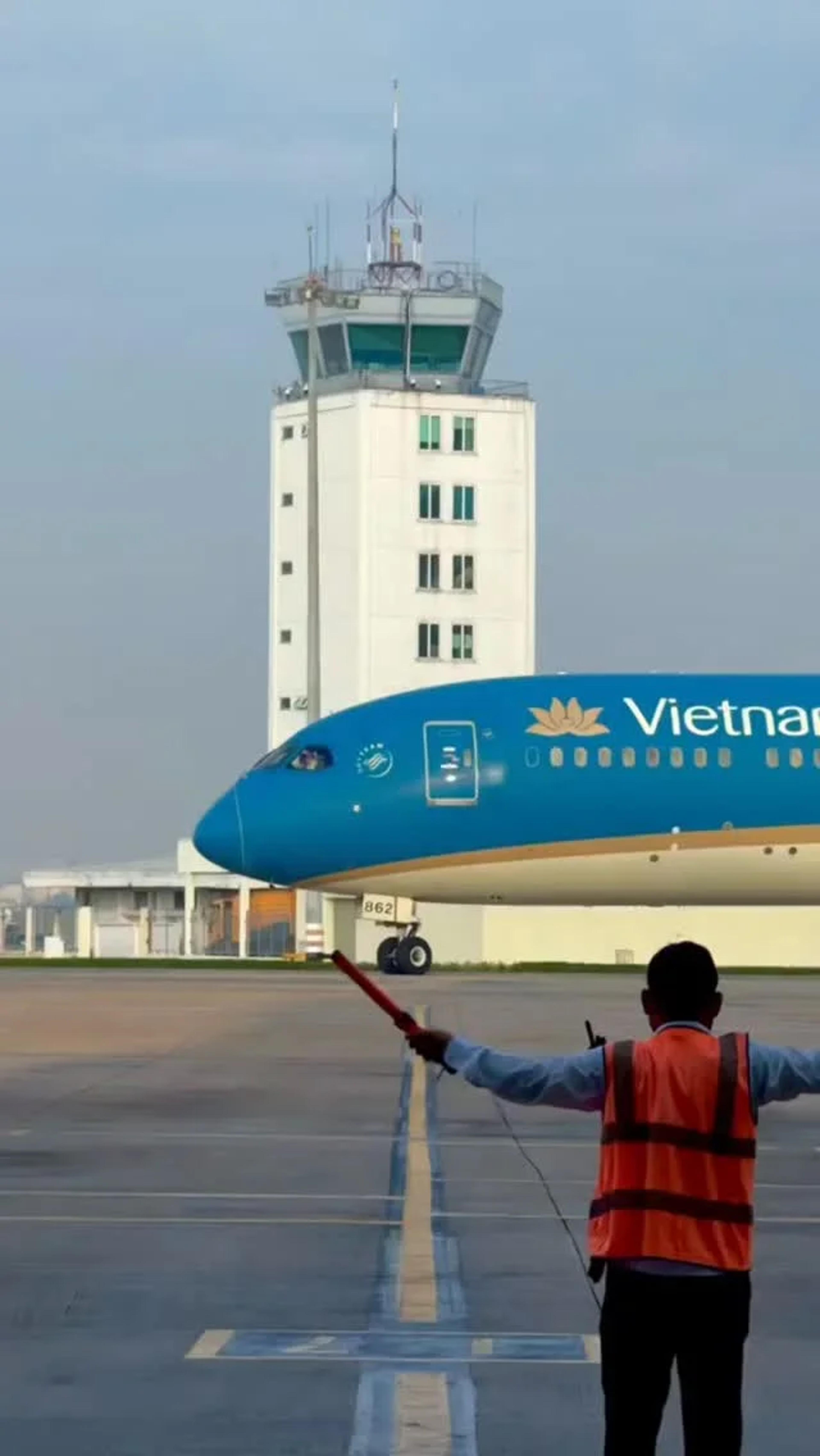 Vietnam Airlines Mixes Boeing, Airbus to Boost Competition