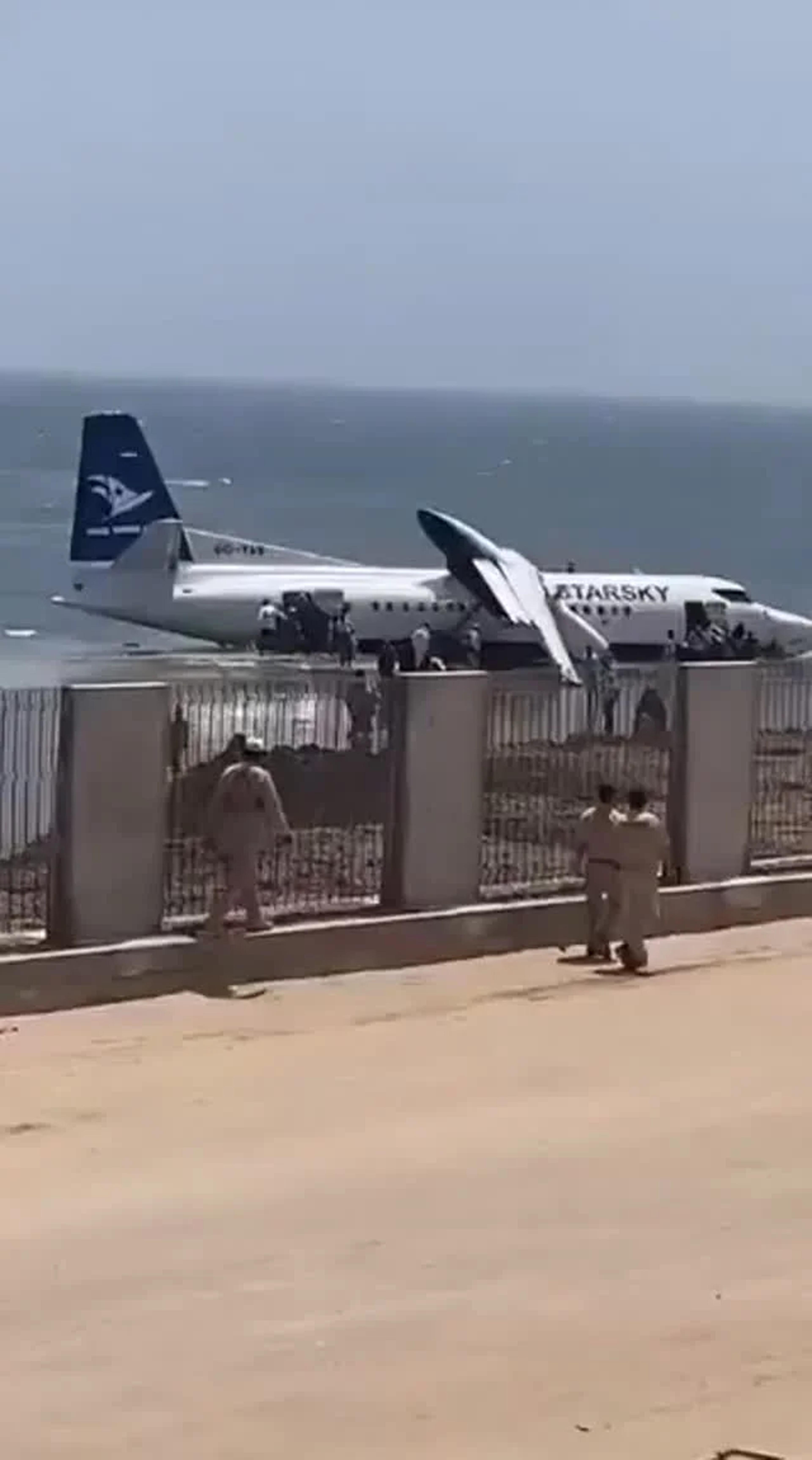 Fokker 50 Crash Near Mogadishu, All Survive
