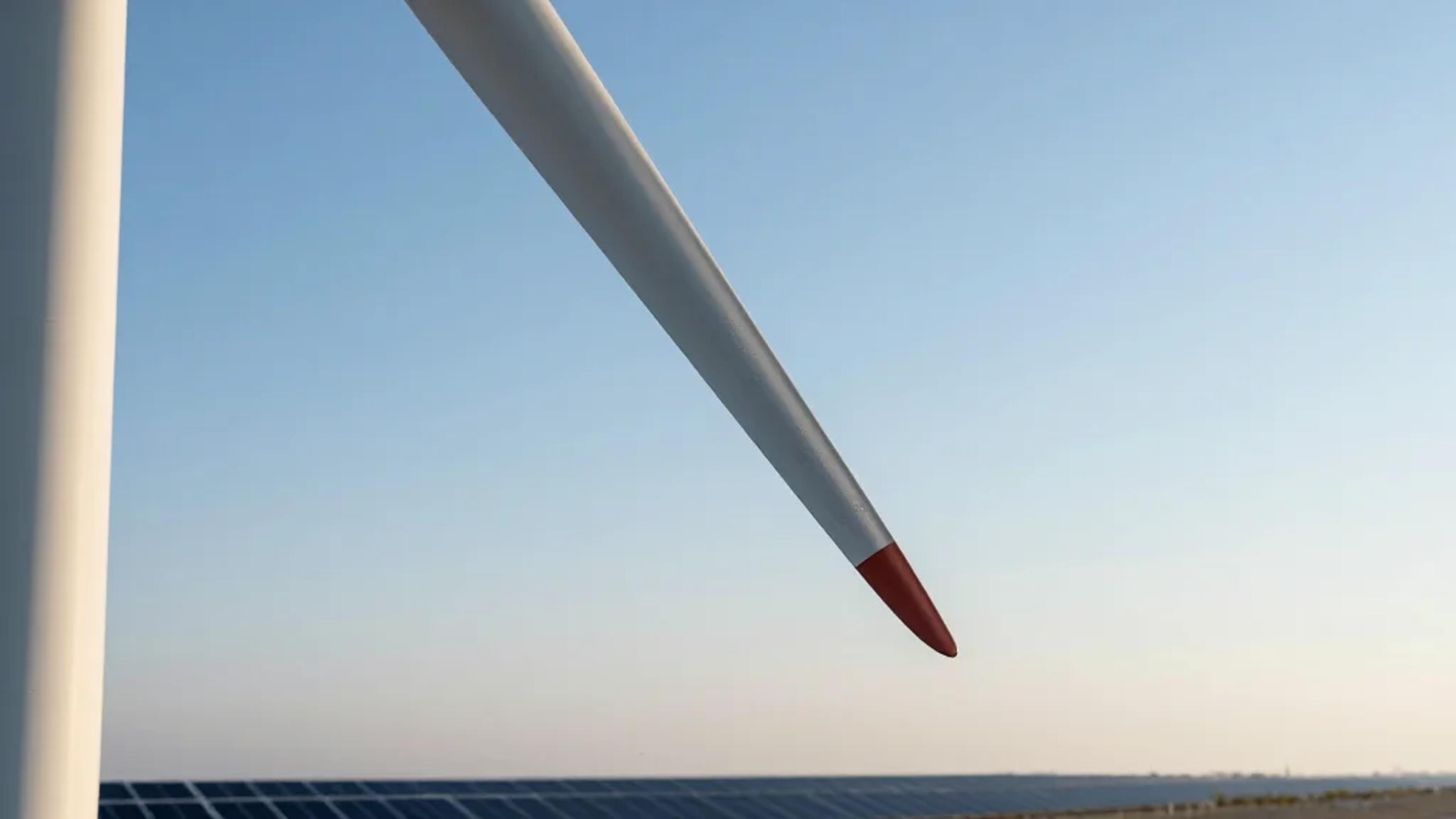 Clean Energy Surge Accelerates Amid Growing Climate Silence