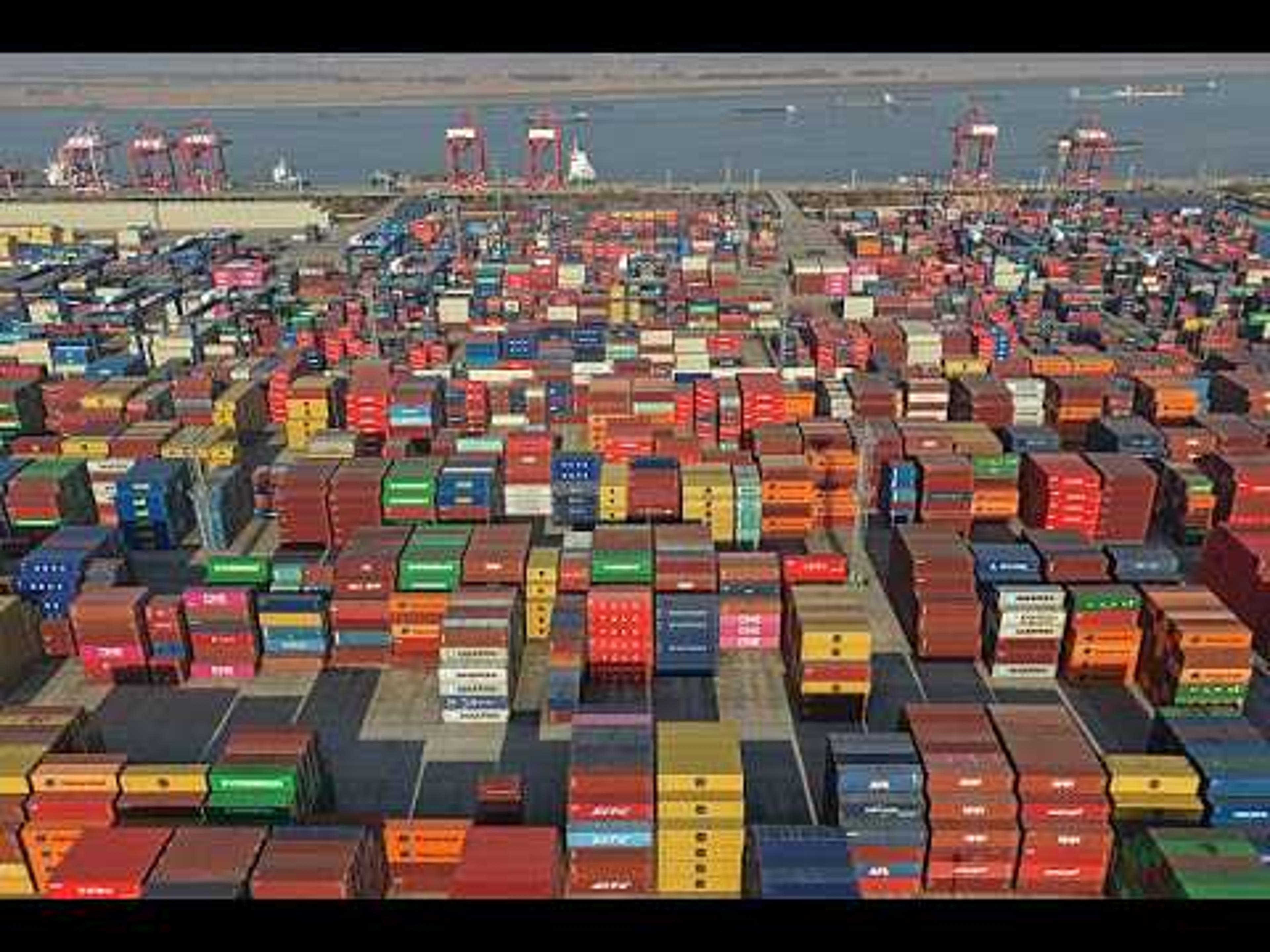 US Runs Annual Trade Deficit Up to $901 Billion, One of Biggest Since 1960