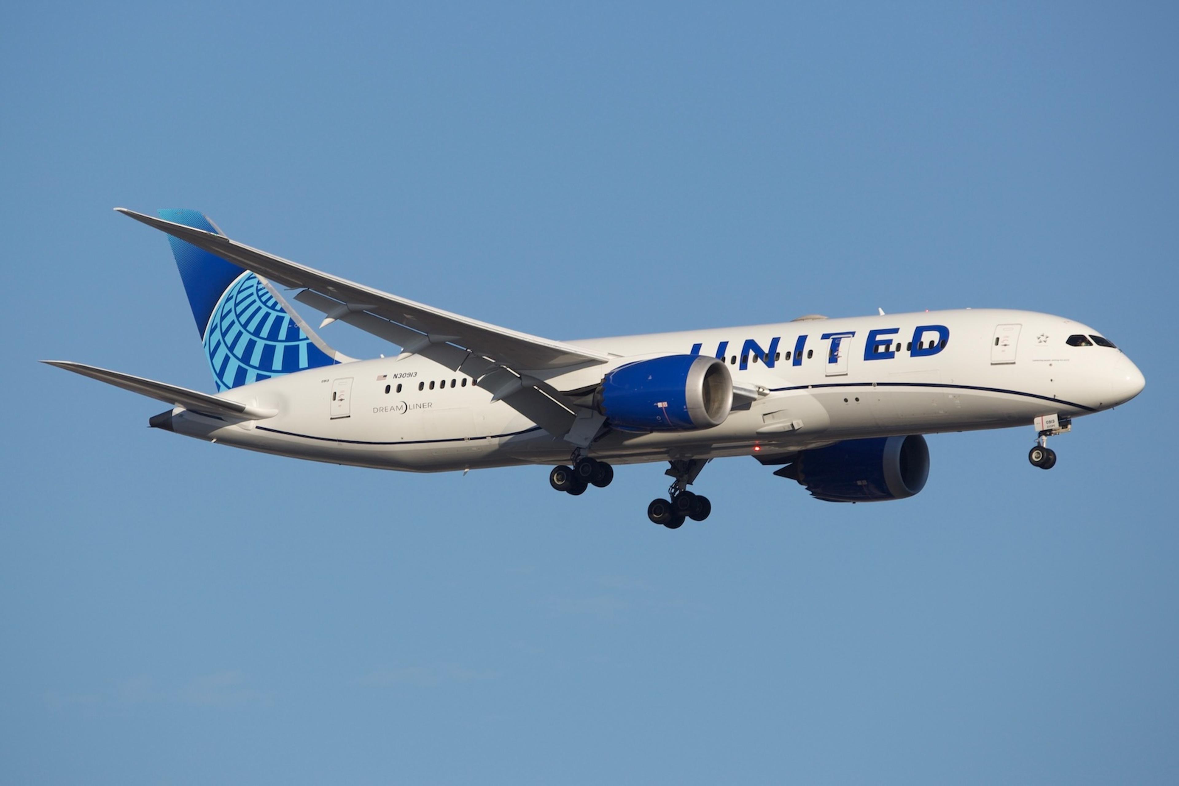 United Orders 300 GEnx Engines for 787s