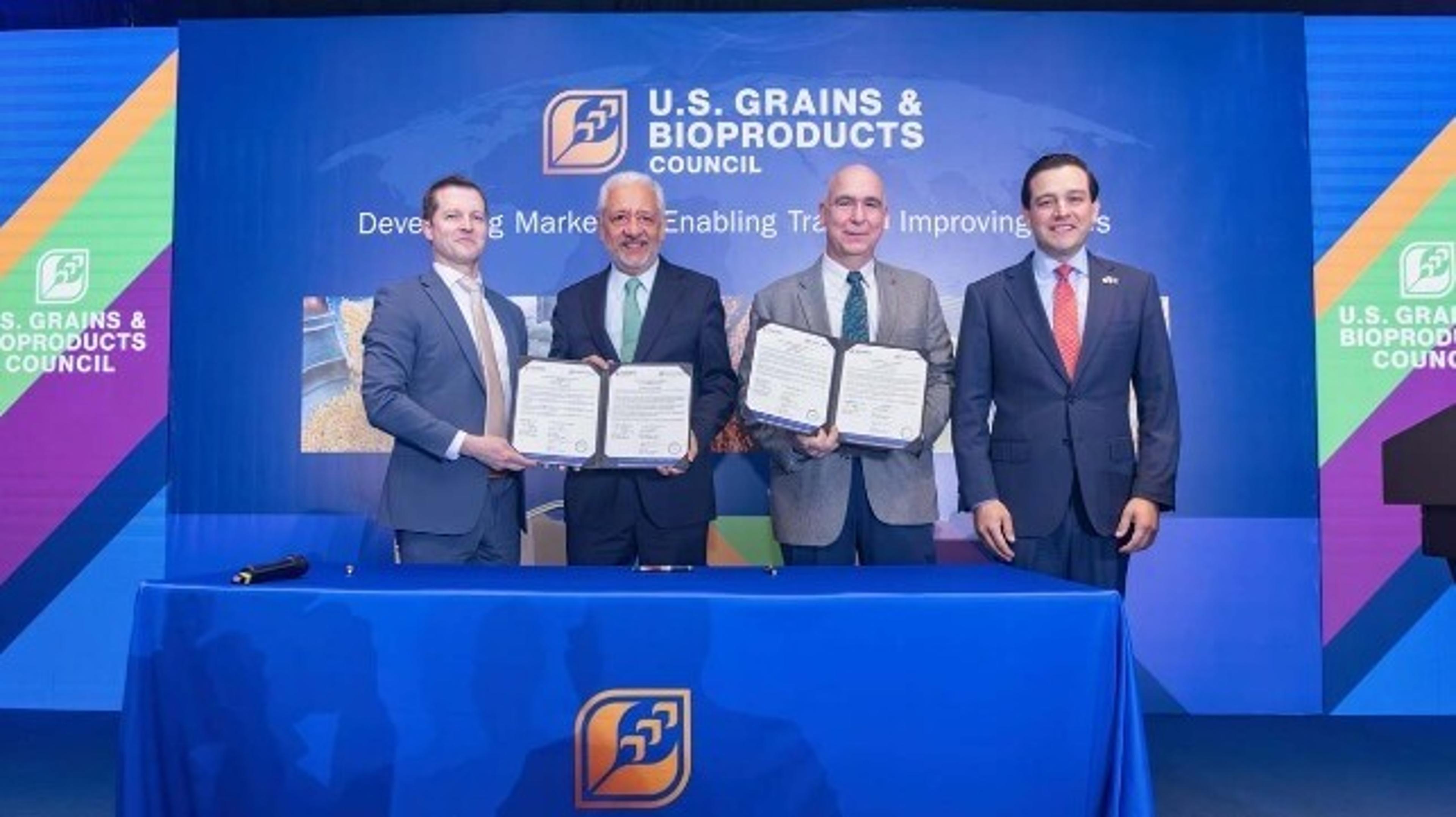 The Panama Canal and The U.S. Grains & BioProducts Council Sign MoU