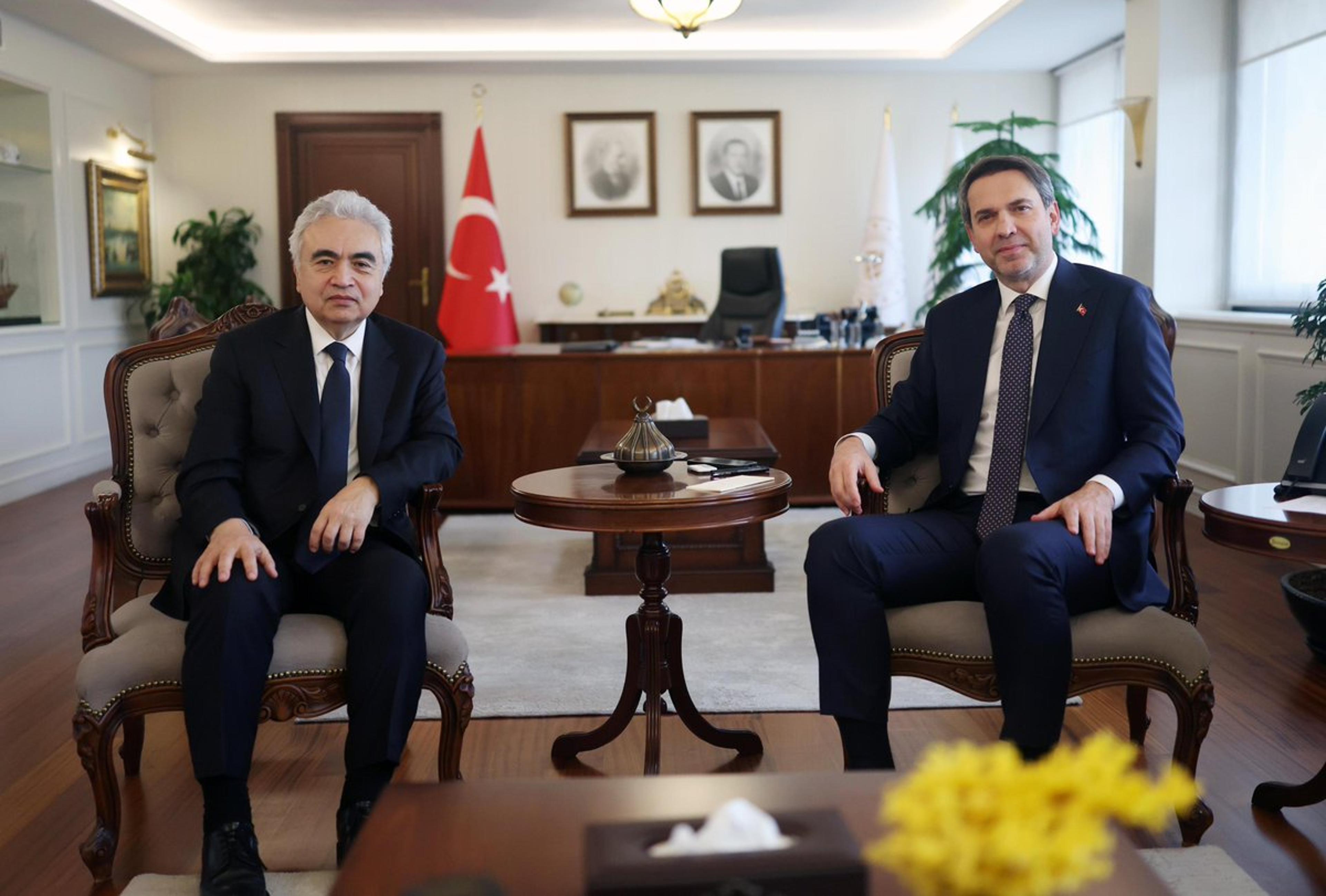 Turkey Energy Minister Discusses Security, Affordability Ahead of IEA Ministerial