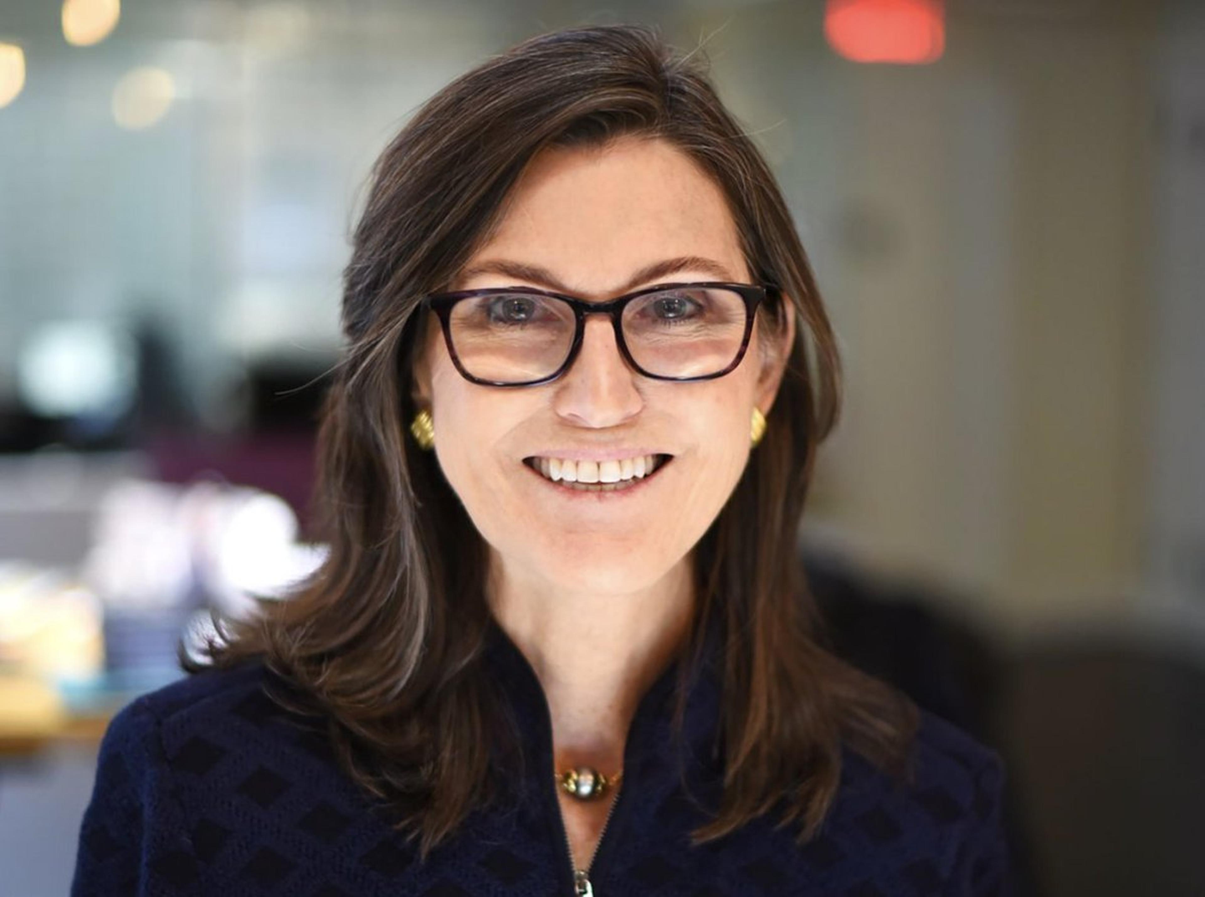 Cathie Wood: Bitcoin Hedges Both Inflation and AI‑driven Deflation