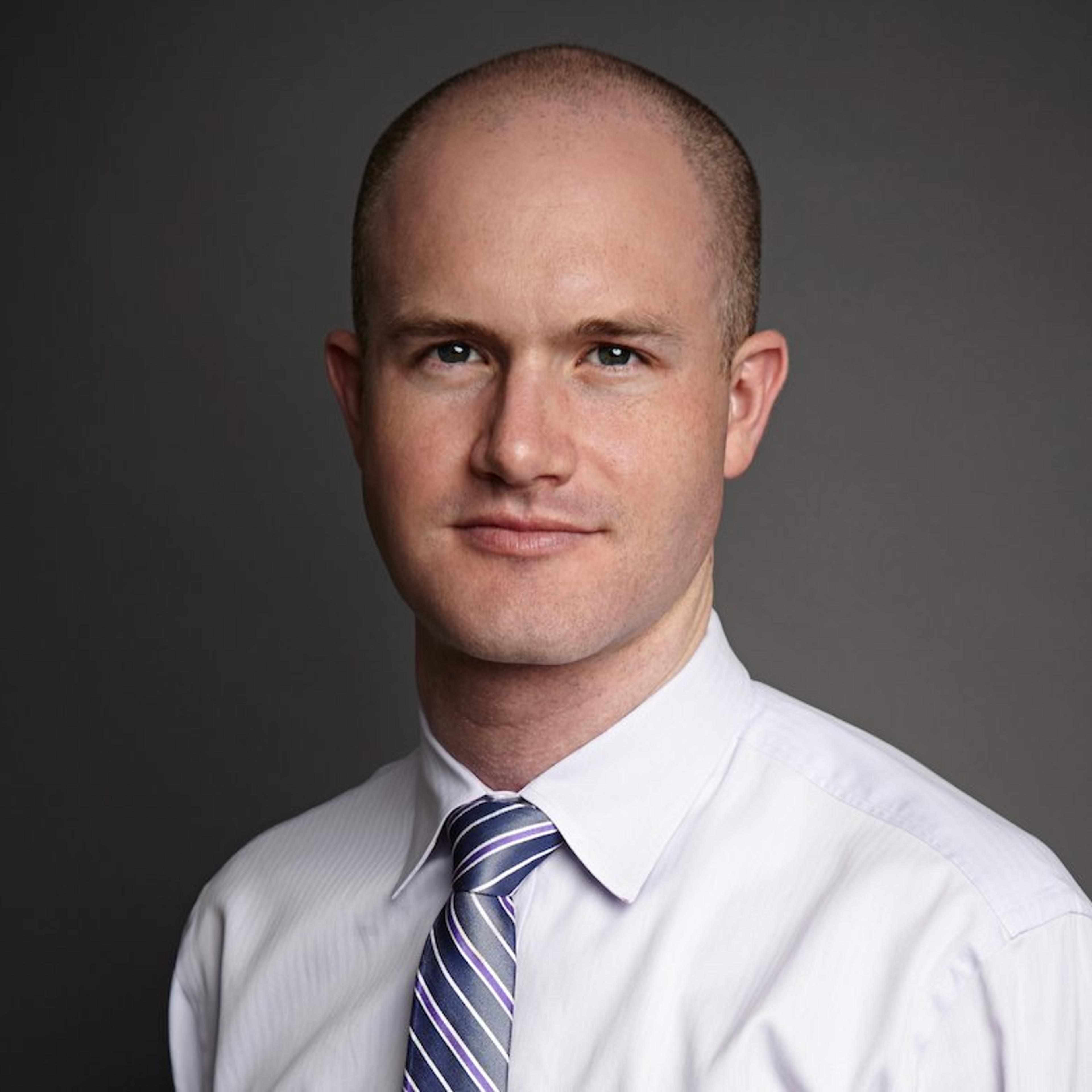 Armstrong Blames Trade Groups, Urges Banks to Embrace Stablecoin Yields