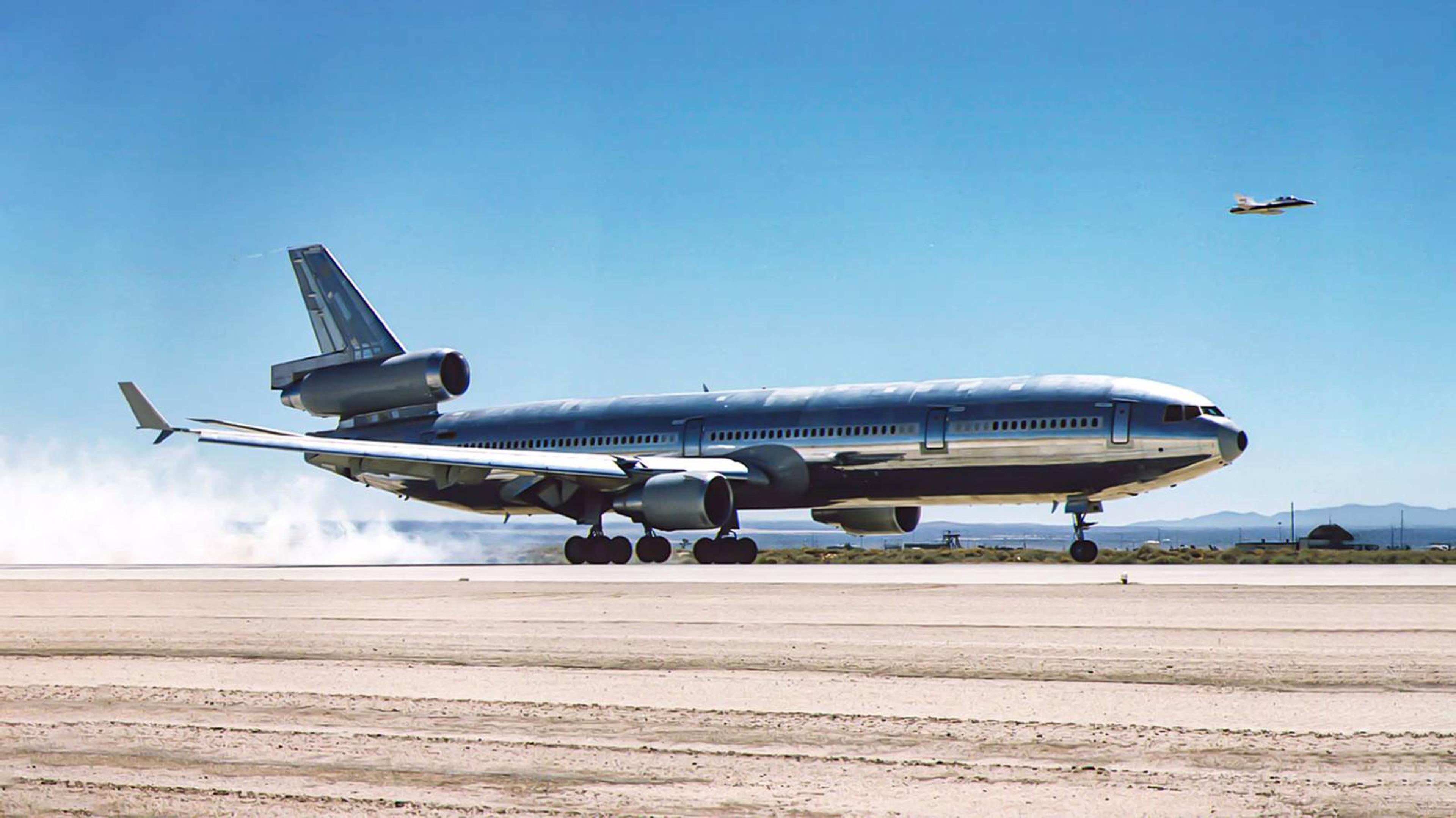 How Many Hours Can A McDonnell Douglas MD-11 Fly Without Refueling?