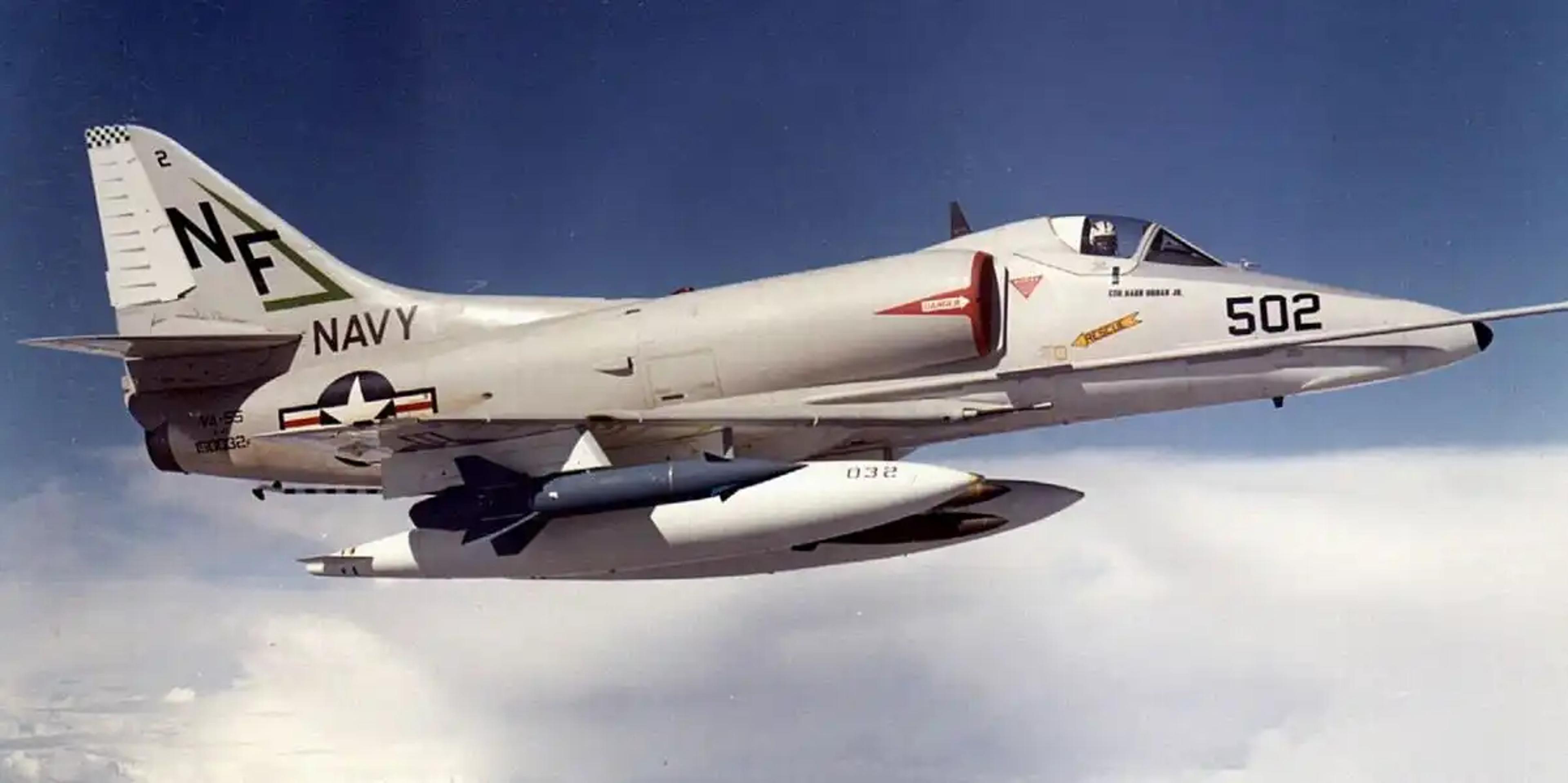 A-4 Pilot Recalls when His Skyhawk Cabin Pressurization Failed at 40000 + Feet During a Test Flight